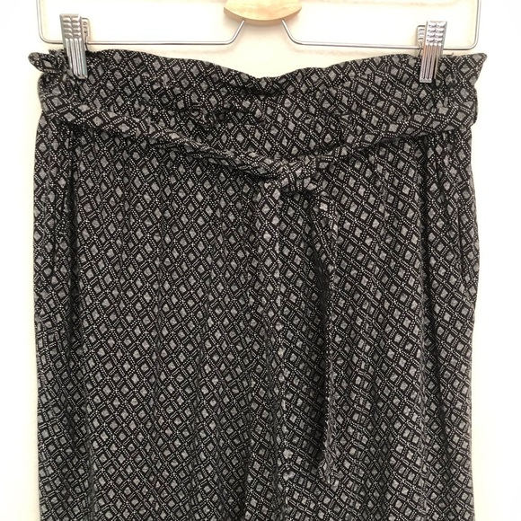 H&M High Waisted Paperbag Pants - Picture 4 of 12